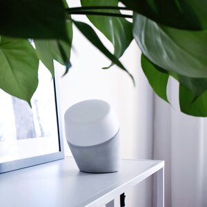 Sessak Lighting Louhi pöytävalaisin betoninvärinen / valkoinen E27 Max. 15W IP20