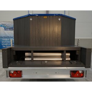 Koriks-Fiiber Kylpytynnyrikärry 1600L lasikuitualtaalla 30kW kamiinaalla