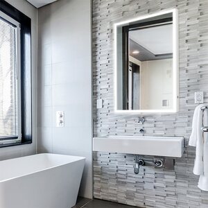 Muatoa valopeili delux 600x700x58mm led 31,2W valkoinen pistorasialla
