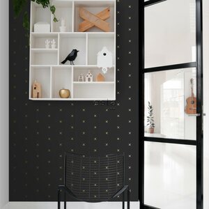 Esta Home Black & White with a splash of Gold non-woven tapetti